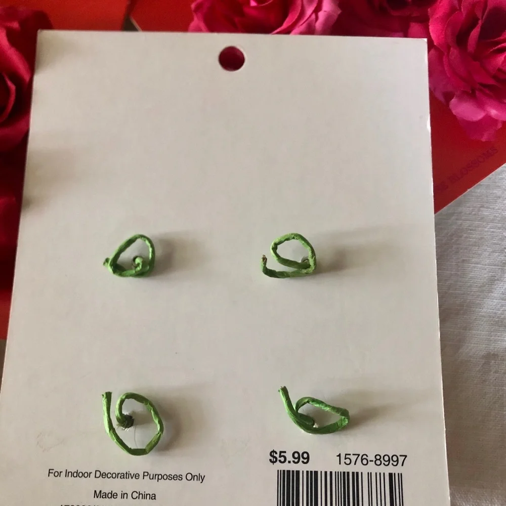 Fresh Picked Summer Jo-Anne’s stock, Red Rose Blossoms for Crafts Weddings NWT